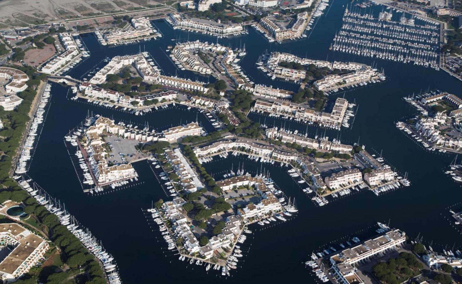 Centre Ville & Plage A 200M - Clim - Parking Prive - Netflix Le Grau-du-Roi Exterior photo